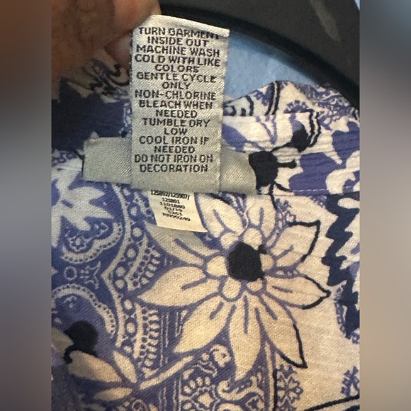 Catherines Women Button Down Collar Floral Button Cuffed Shirt - Picture 10 of 13